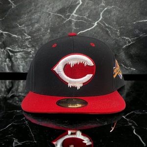 NEW Cincinnati Reds 2 Tone SnapBack Hat  Capn On Melrose Dripped  Logo Cap